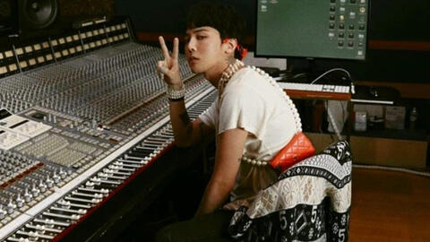 權(quán)志龍最新Instagram瞬間，潮流引領(lǐng)者的時尚風(fēng)采展現(xiàn)